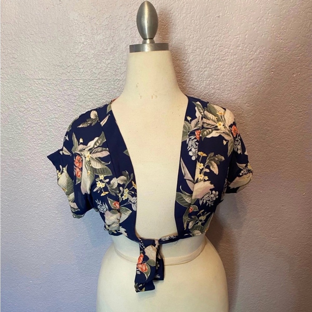 Fashion nova floral crop blouse